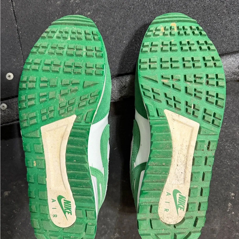 Nike Green and White Mens golf shoe - Picture 10 of 10